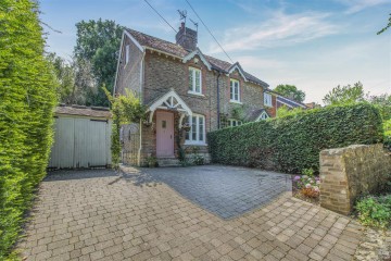 image of Pipers Cottage, Well Street