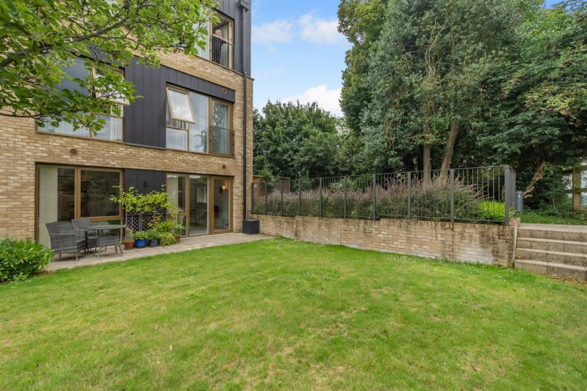 Images for 16 The Orpines, Wateringbury