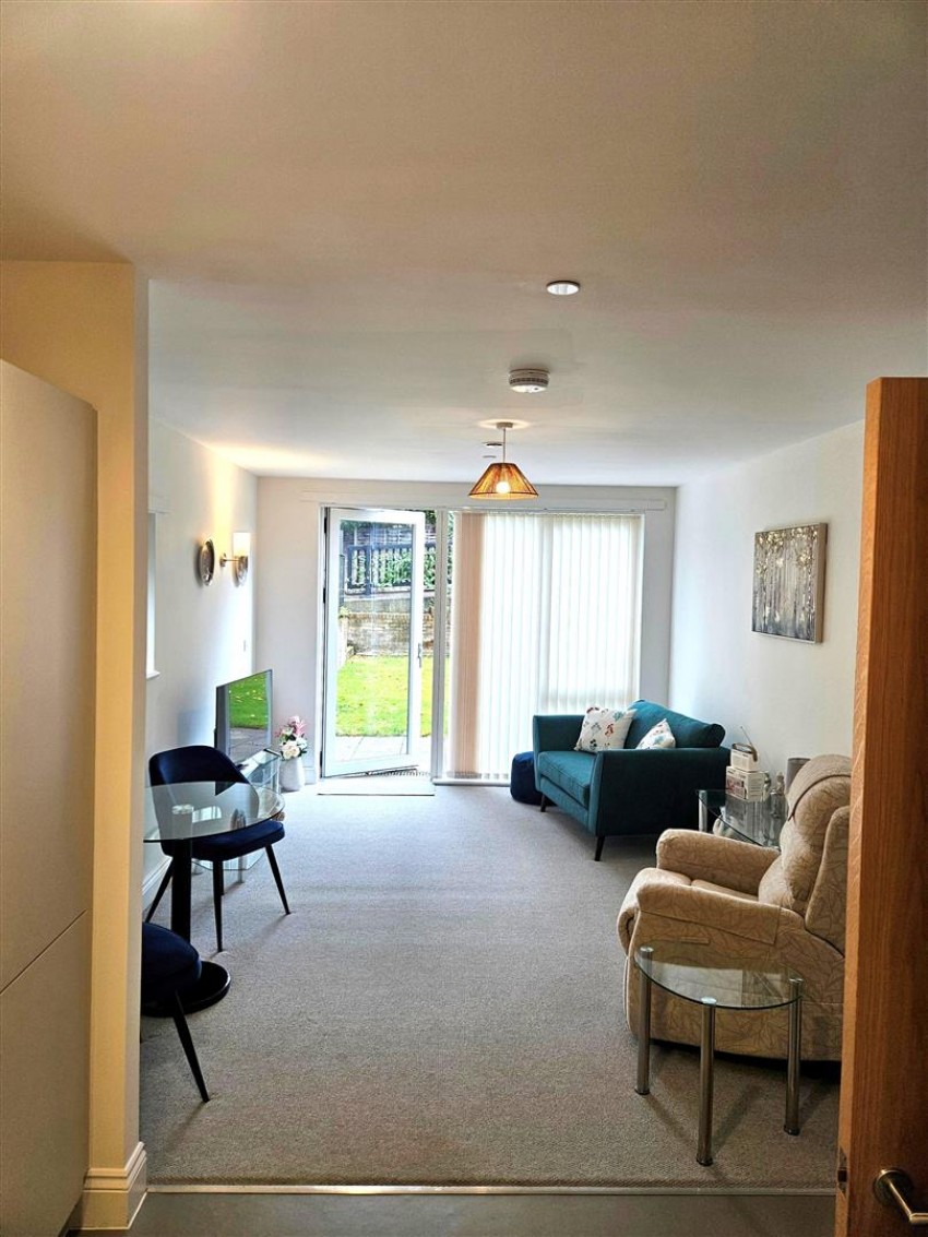 Images for 16 The Orpines, Wateringbury