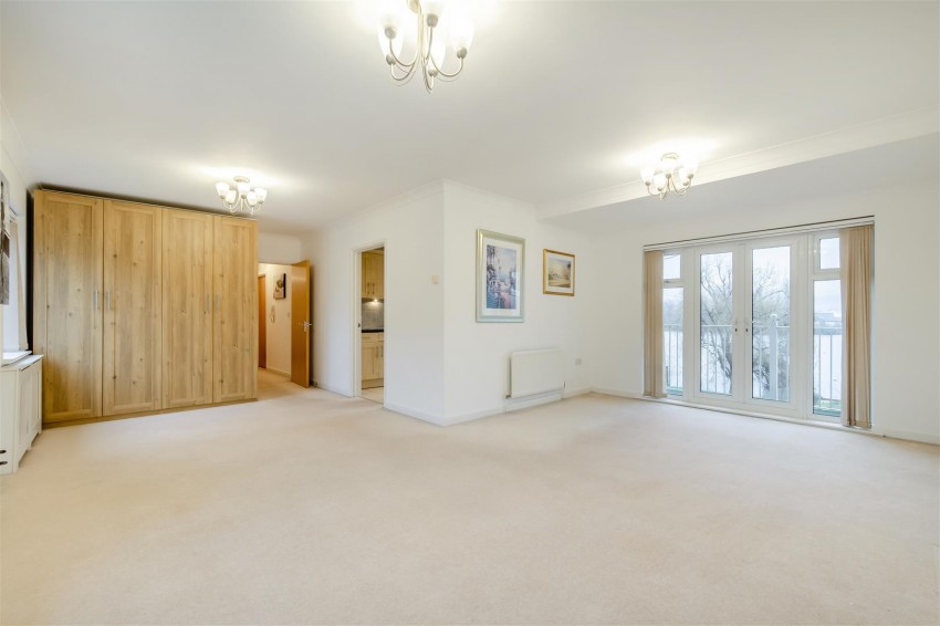 Images for The Lakes, Larkfield