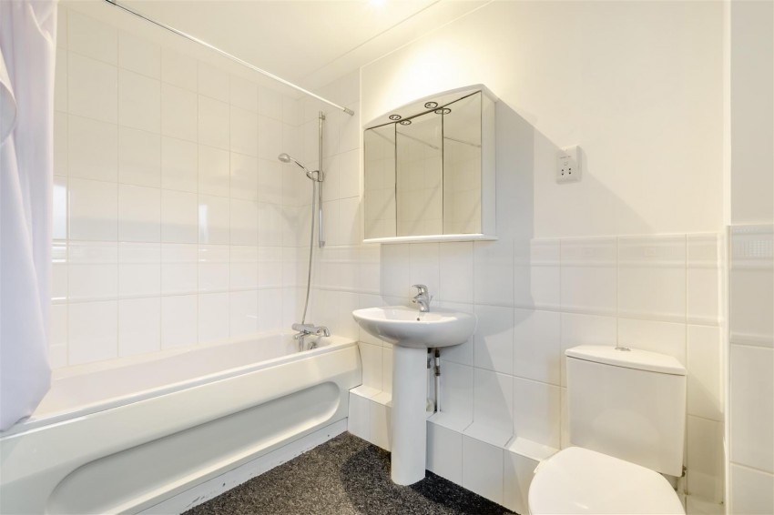 Images for The Lakes, Larkfield