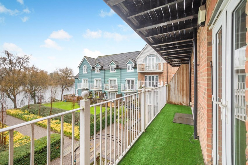 Images for The Lakes, Larkfield