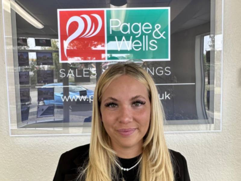  Milly Richards, Sales Negotiator